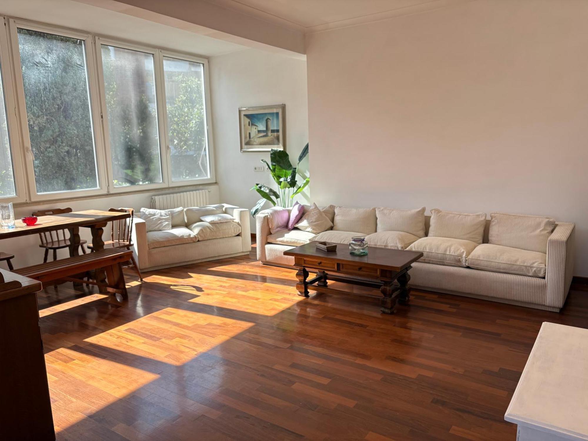 Laurina House Apartment